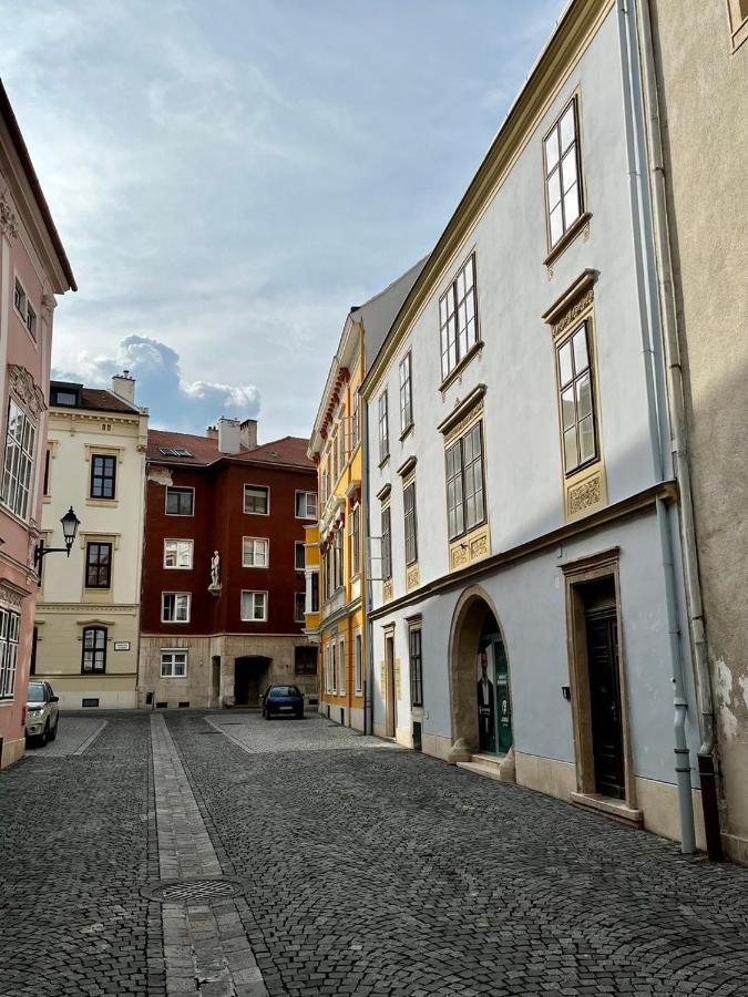 Varga Apartman Sopron Bagian luar foto